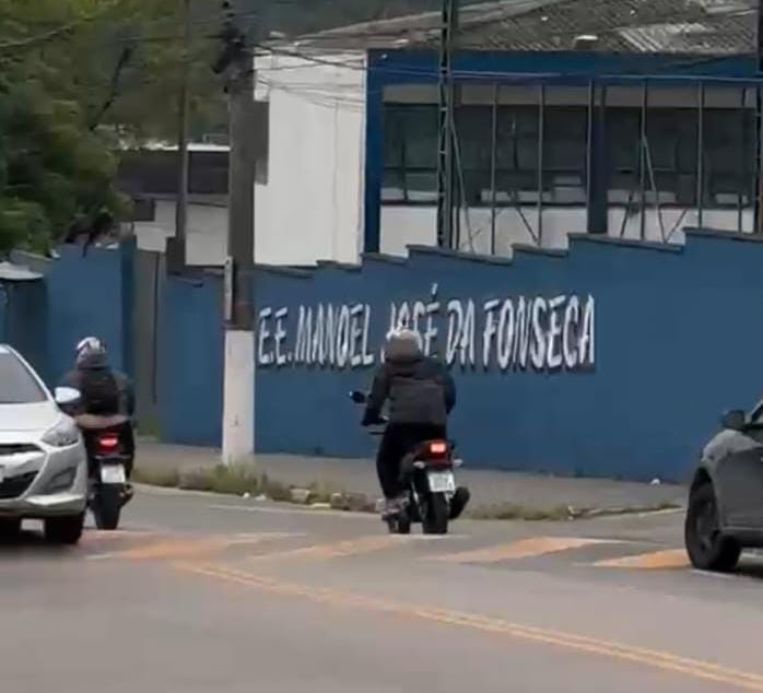  Popular flagra dupla furtando moto na Avenida Itália